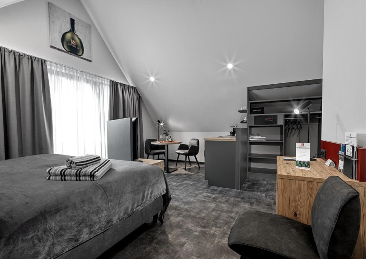 אלזנאו אין אונטרפראנקן Weinmotel Simon 1 A מראה חיצוני תמונה